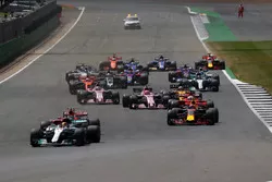 Start: Lewis Hamilton, Mercedes AMG F1 W08, führt