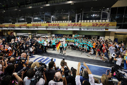 Nico Rosberg, Mercedes AMG F1 fête son titre de Champion du monde avec sa femme Vivian Rosberg et son équipe