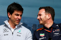 Toto Wolff, Mercedes-Sportchef, mit Christian Horner, Red Bull Racing