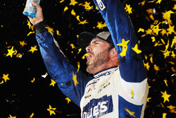 Ganador de la carrera y campeón 2016 Jimmie Johnson, Hendrick Motorsports Chevrolet