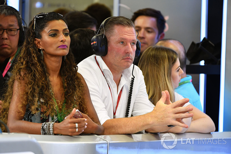 Jos Verstappen y su novia la modelo Amanda Sodre