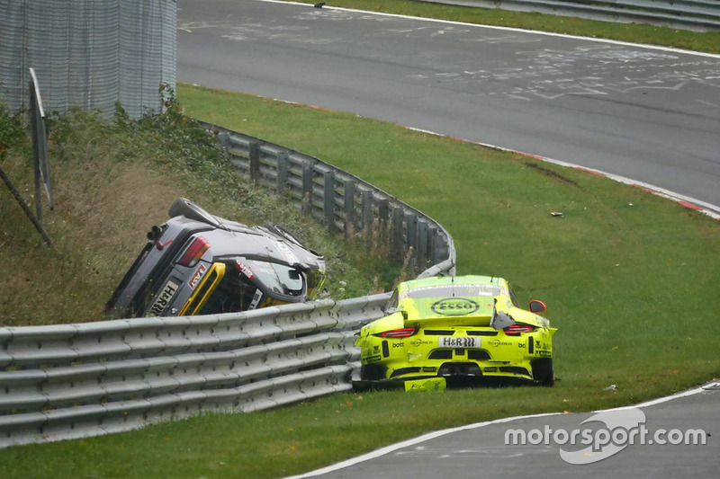 Ongeval Kevin Estre, Matteo Cairoli, Manthey Racing, Porsche 911 GT3-R, Reiner Thomas, Manfred Schmi