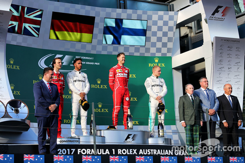 Подіум: переможець гонки Себастьян Феттель, Ferrari, другий призер Льюіс Хемілтон, Mercedes AMG F1, третій призер Валттері Боттас, Mercedes AMG F1