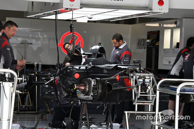 Haas F1 Team VF-17 detalle chasis y frenos delanteros
