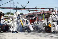 Lance Stroll, Williams FW40, pit stop