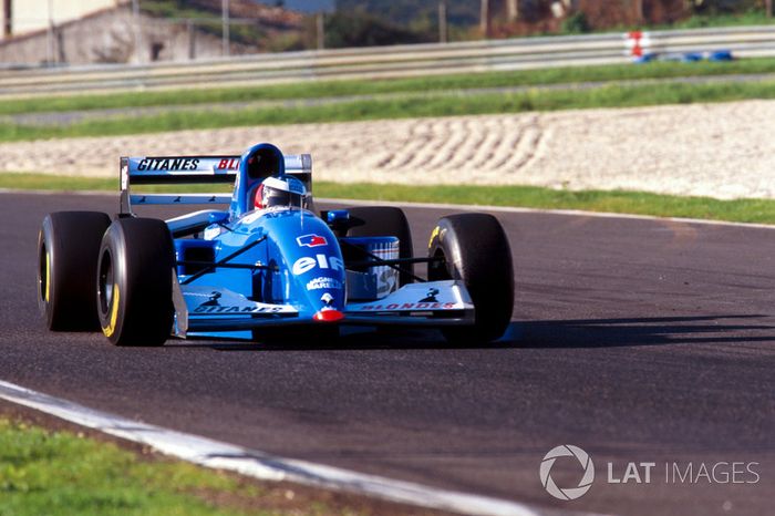 Michael Schumacher prueba el Ligier JS39B Renault para evaluar el motor Renault V10