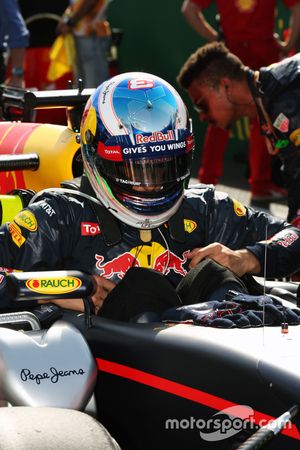 Daniel Ricciardo, Red Bull Racing RB12 on the grid