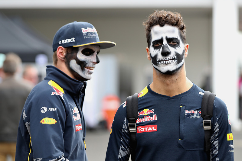 Daniel Ricciardo, Red Bull Racing y Max Verstappen, Red Bull Racing llegan al circuito pintados como catrinos del Dia de Muertos