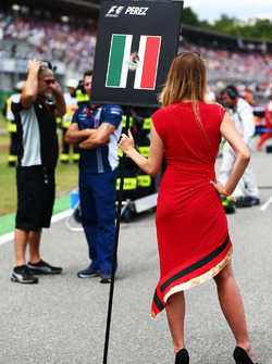 La grid girl di Sergio Perez, Sahara Force India F1