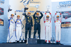 Podium: racewinnaars Robert Alon, Tom Kimber-Smith, PR1 Mathiasen Motorsports, tweede plaats Jon Ben