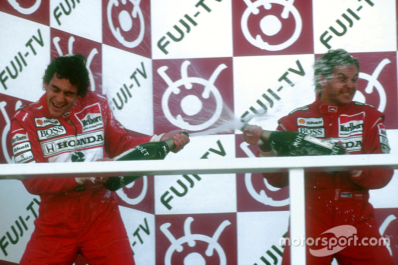 Podium : le vainqueur Gerhard Berger, McLaren, le second et Champion du monde Ayrton Senna, McLaren