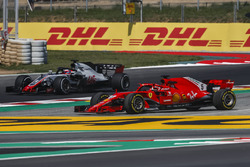 Sebastian Vettel, Ferrari SF71H runs wide
