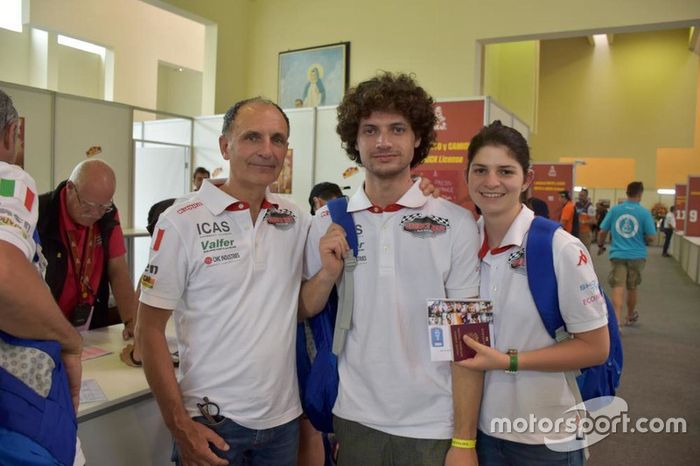 Antonio Cabini con sus hijos Raffaella y Carlo Augusto