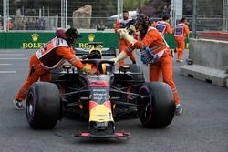 The damaged car of Daniel Ricciardo, Red Bull Racing is recovered by the marshals