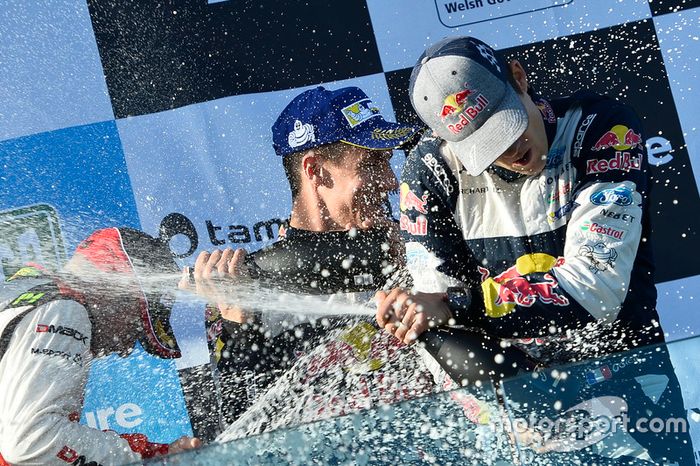 Champagne en el Podium, Sébastien Ogier, Julien Ingrassia, Ford Fiesta WRC, M-Sport