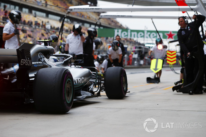 Valtteri Bottas, Mercedes AMG F1 W09, makes a pit stop