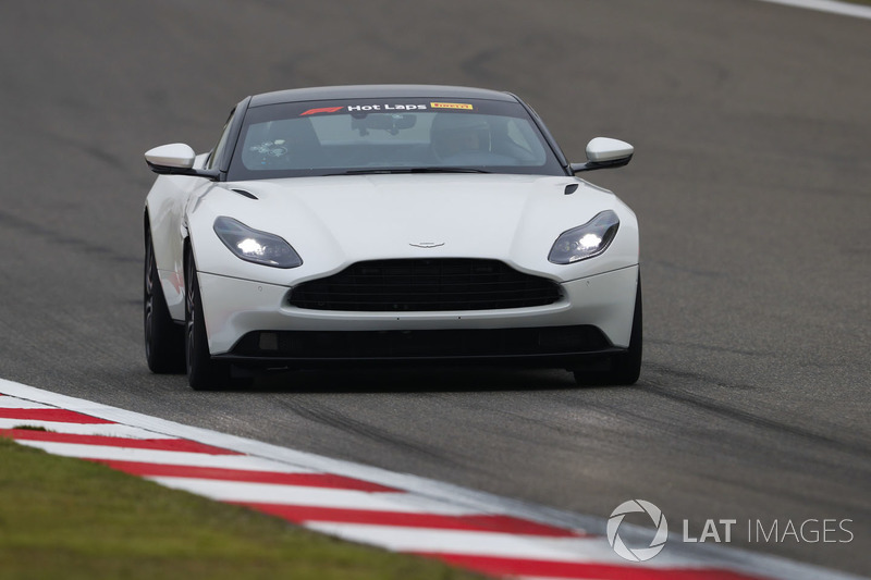 Aston Martin DB11