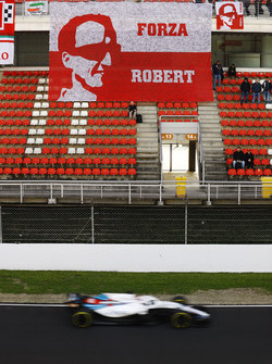 Robert Kubica, Williams FW41, devant une bannière faite par ses fans