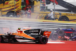 Stoffel Vandoorne, McLaren MCL32, takes avoiding action after Daniil Kvyat, Scuderia Toro Rosso STR12, collides, Fernando Alonso, McLaren MCL32