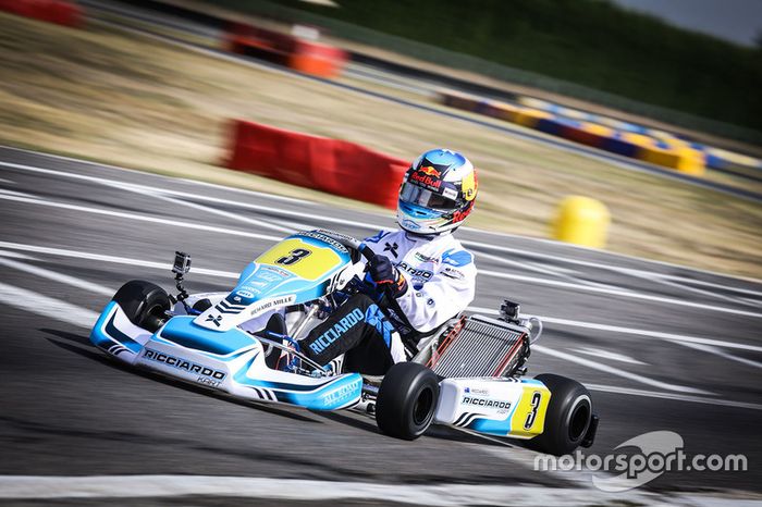Daniel Ricciardo, Red Bull Racing, con un kart