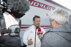 Александр Вурц разговаривает с прессой на тестах World RX Team Austria Ford Fiesta