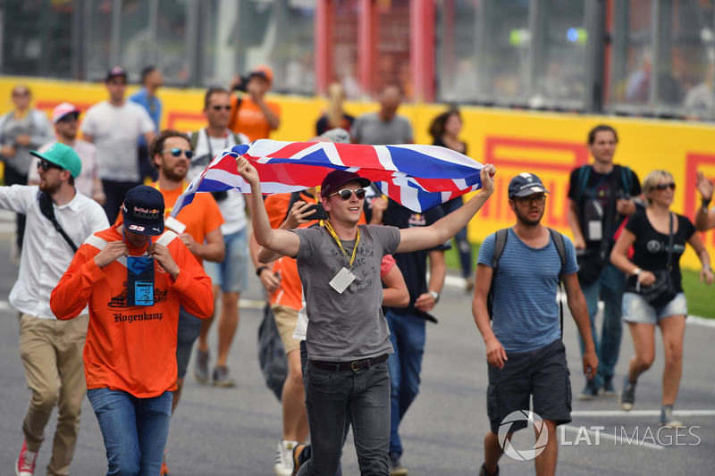 Fans on track