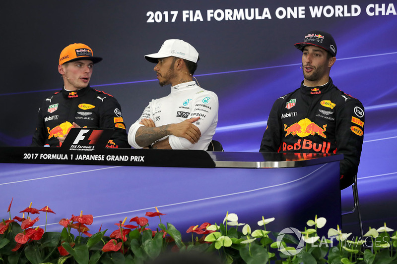 Max Verstappen, Red Bull Racing, Lewis Hamilton, Mercedes AMG F1 and Daniel Ricciardo, Red Bull Raci