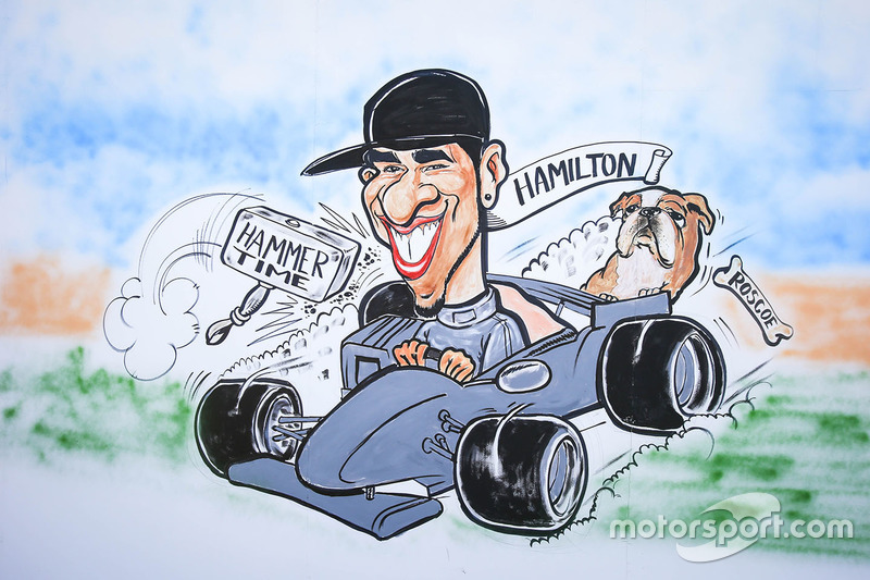Шарж на пилота Mercedes AMG F1 Льюиса Хэмилтона на Гран При Испании