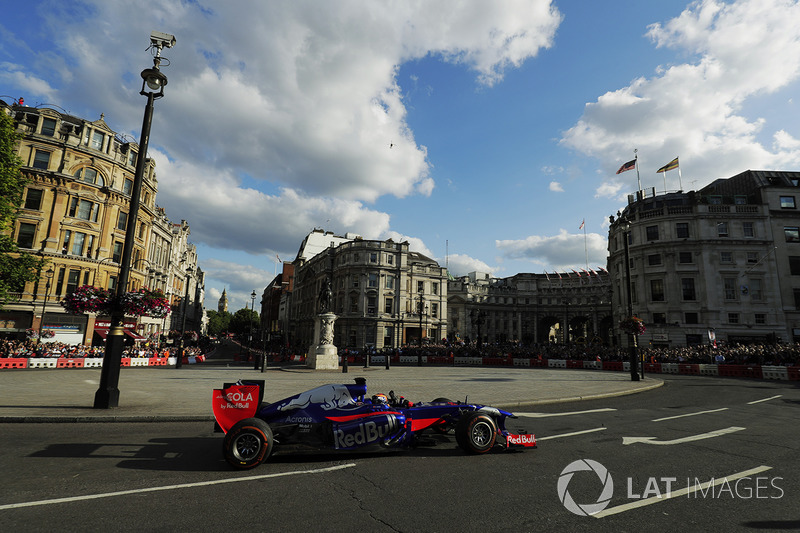 Carlos Sainz Jr., Scuderia Toro Rosso