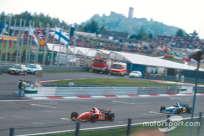 Jean Alesi, Ferrari 412T2 ve Michael Schumacher, Benetton B195