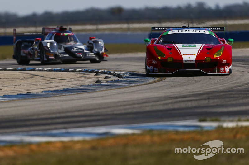#63 Scuderia Corsa, Ferrari 488 GT3: Christina Nielsen, Alessandro Balzan, Matteo Cressoni
