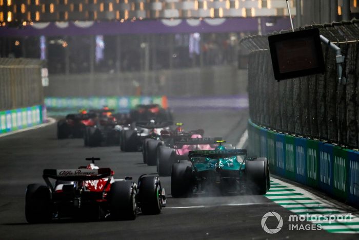 Fernando Alonso, Alpine A522, Nico Hulkenberg, Aston Martin AMR22, Valtteri Bottas, Alfa Romeo C42