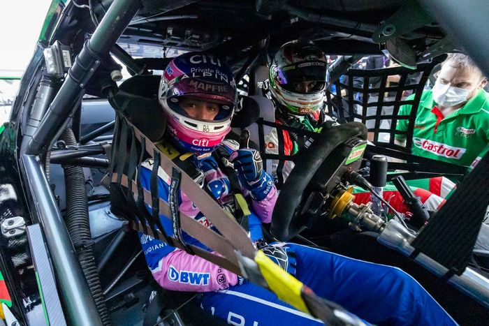 Fernando Alonso, Alpine pilota el Supercar de Thomas Randle 