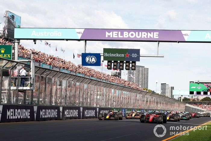 Arrancada Charles Leclerc, Ferrari F1-75, Max Verstappen, Red Bull Racing RB18