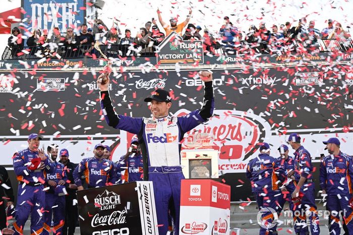 Ganador Denny Hamlin, Joe Gibbs Racing, FedEx Express Toyota Camry