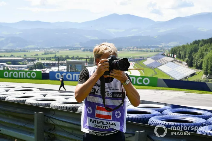 Steven Tee, fotógrafo