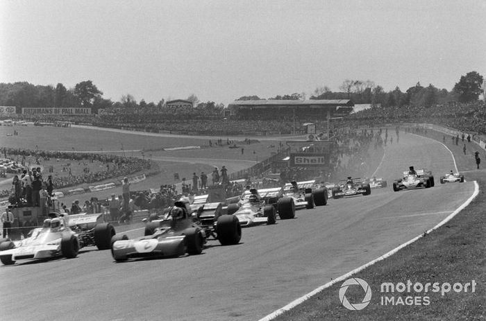 François Cevert, Tyrrell 002 Ford, Carlos Reutemann, Brabham BT37 Ford y Mike Hailwood, Surtees TS9B Ford al inicio