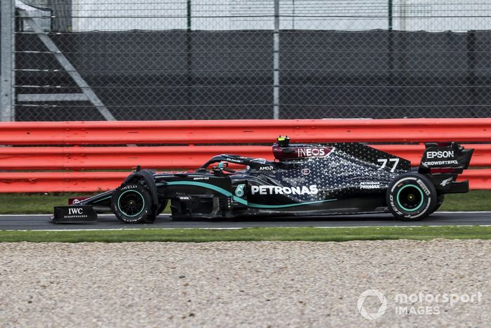 Valtteri Bottas, Mercedes F1 W11 con un pinchazo