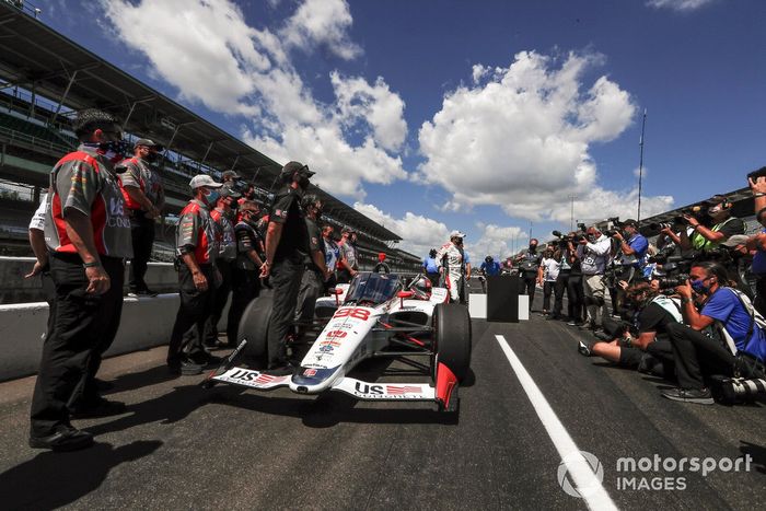 Marco Andretti, Andretti Herta with Marco & Curb-Agajanian Honda, celebra la pole position