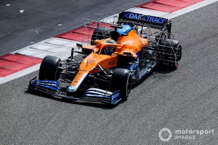 Desde delante: McLaren MCL35M 
