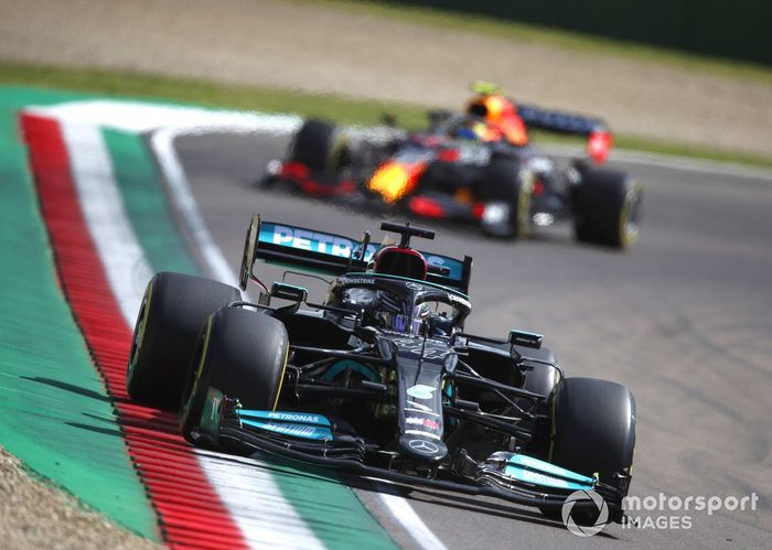 Lewis Hamilton, Mercedes W12, Sergio Pérez, Red Bull Racing RB16B
