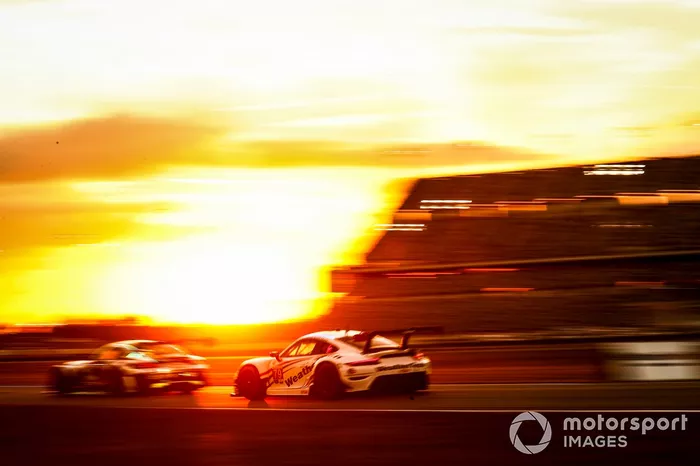 #79: WeatherTech Racing Porsche 911 RSR - 19, GTLM: Cooper MacNeil, Gianmaria Bruni, Richard Lietz, Kevin Estre