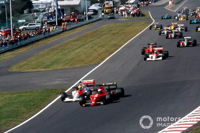 Start action,  Alain Prost, Ferrari 641 leads Ayrton Senna, McLaren MP4/5B Honda