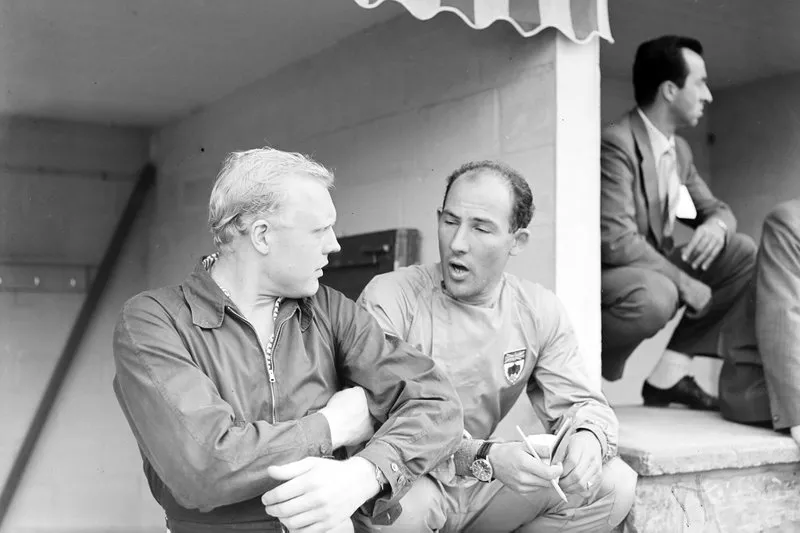 Mike Hawthorn, Ferrari, et Stirling Moss, Vanwall