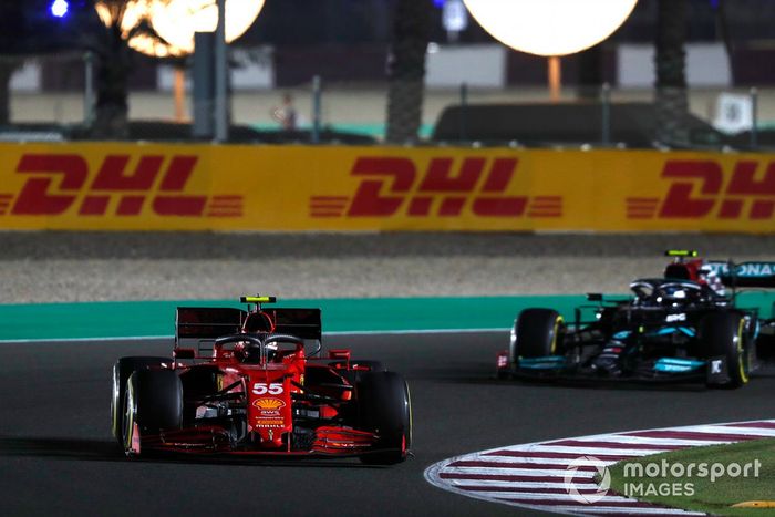 Carlos Sainz Jr., Ferrari SF21, Valtteri Bottas, Mercedes W12