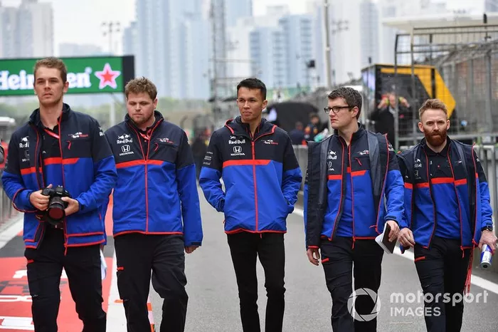 Alexander Albon, Toro Rosso walks the track with his team