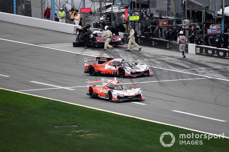 #6 Acura Team Penske Acura DPi, DPi: Juan Pablo Montoya, Dane Cameron, Simon Pagenaud, #7 Acura Team Penske Acura DPi, DPi: Helio Castroneves, Ricky Taylor, Alexander Rossi, #77 Mazda Team Joest Mazda DPi, DPi: Oliver Jarvis, Tristan Nunez, Timo Bernhard, Rene Rast