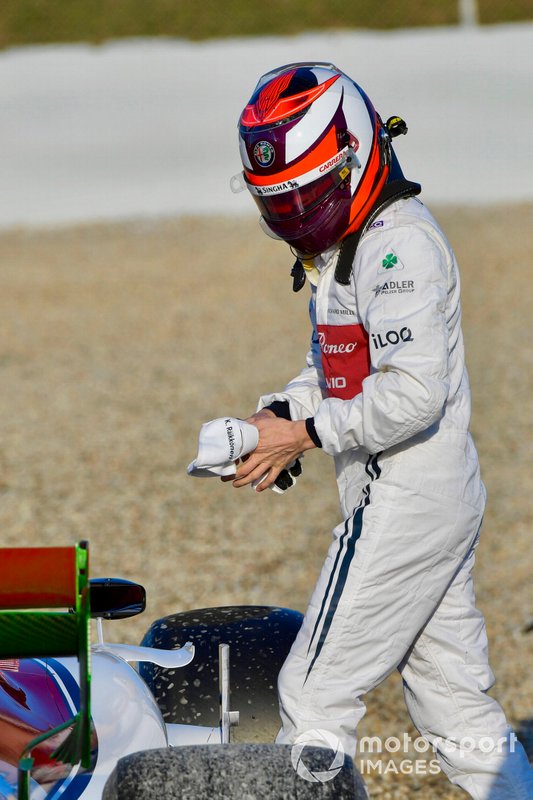 Kimi Raikkonen, Alfa Romeo Racing C38, en tête-à-queue