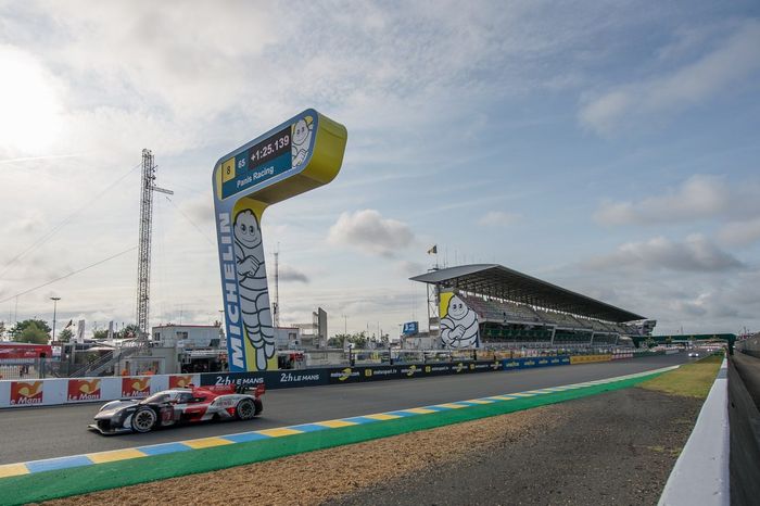 #7 Toyota Gazoo Racing Toyota GR010 - Hybrid Hypercar, Mike Conway, Kamui Kobayashi, José María López