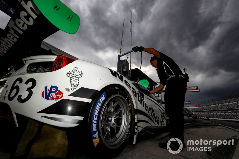 #63 Scuderia Corsa Ferrari 488 GT3, GTD: Cooper MacNeil, Toni Vilander, Jeff Westphal, Dominik Farnbacher, Michelin, Bib